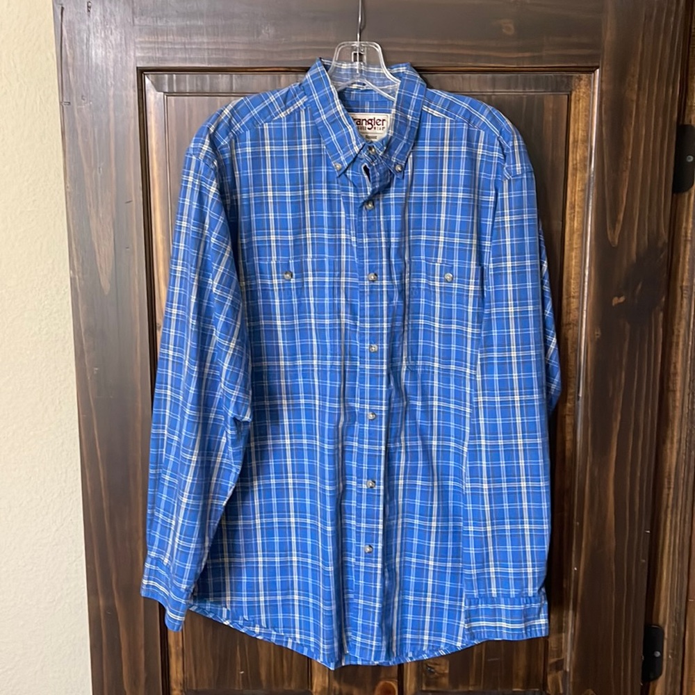 Men’s Wrangler Rugged Wear Wrinkle Resist Long Sleeve Button Down Size Large